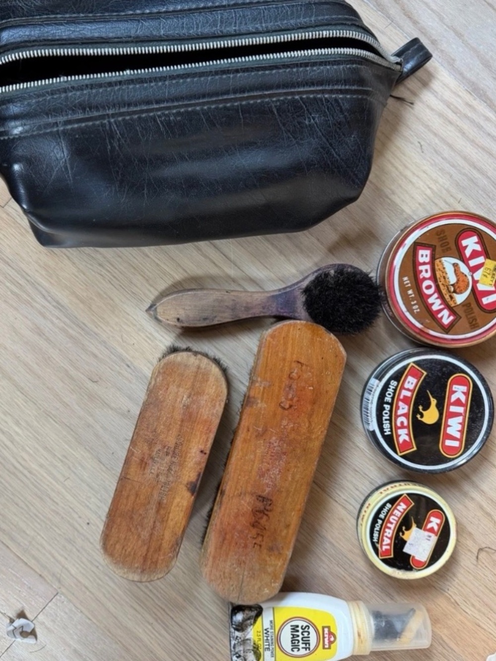 Vintage home shoe shine kit